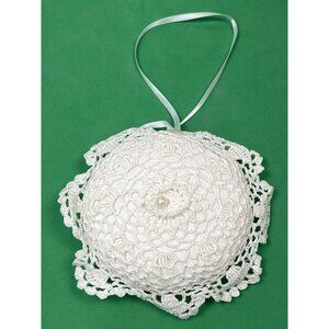 VTG 5" Handmade White Crochet Round Plush CHRISTMAS ORNAMENT Bauble w/ Pearl EUC